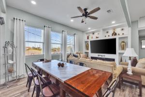 TV a/nebo společenská místnost v ubytování Coral House-nearby attractions + 11 fotografií