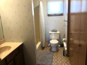 Phòng tắm tại Bay Block Wifi Deck Outdoor Shower Beach Badges Bay Views Bay Side Raised Ranch With Bay Views In Peahala Park 14019 +14 ảnh