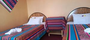Postel nebo postele na pokoji v ubytování Paqariy lodge