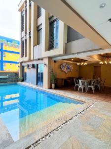 Hồ bơi trong/gần Pacific Park Hotel