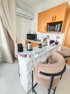 Η κουζίνα ή μικρή κουζίνα στο Rixoss Apartment Pyramids View with Jacuzzi
