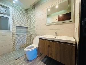 Ένα μπάνιο στο The platinum penthouse infront of Centaurus +31 φωτογραφίες