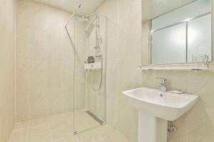 Berith Hotel的一间浴室