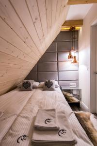 Łóżko lub łóżka w pokoju w obiekcie udanypobyt Apartament Sky SPA