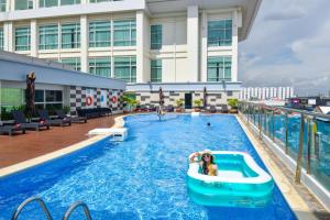 Bazén v ubytování Dara Airport Hotel nebo v jeho okolí