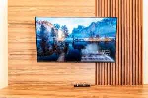 TV a/nebo společenská místnost v ubytování Ayers Hotel&Resto