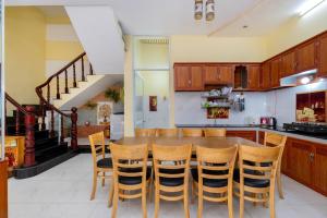 Kuchyň nebo kuchyňský kout v ubytování Nhà phố nguyên căn Free Bida & Loa karaoke - 4 phòng ngủ - 30 Võ Thị Sáu - Bãi sau