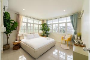 En eller flere senge i et værelse på APHRODITE POOL VILLA - Old City I 7 Bed Rooms I Daily Housekeeping + 36 billeder