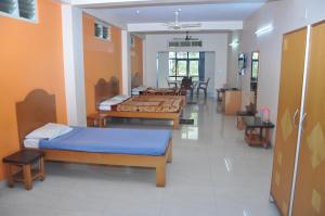 Gallery image of Vinayaka Deluxe Lodge in Kushālnagar