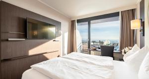 Postel nebo postele na pokoji v ubytování PLAZA Hotel Föhr am Bodensee + 37 fotografií