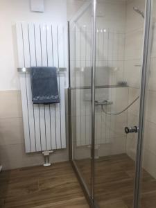 Bilik mandi di Ferienhaus Treis +18 gambar