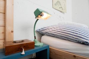 Rúm í herbergi á Tungulending Guesthouse