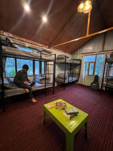 Voodi või voodid majutusasutuse MountRush Adventures Manali toas