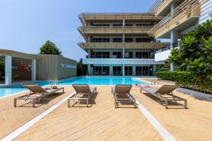 Swimmingpoolen hos eller tæt på The Terraza Lamai