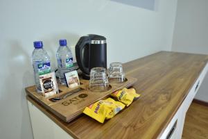 Příslušenství pro přípravu čaje a kávy v ubytování SATO HOTEL TASHKENT