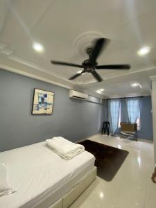 Ένα ή περισσότερα κρεβάτια σε δωμάτιο στο Casa Abadi Homestay +1 φωτογραφίες