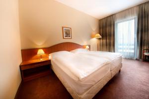 Voodi või voodid majutusasutuse Hotel Kristály Imperial toas
