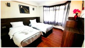 Postel nebo postele na pokoji v ubytování A PREMIUM HOTEL OLIVE BRANCH DARJEELING Near Gurudwara - Best Hotel In Darjeelig