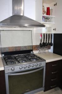 a kitchen with a stove top oven in a kitchen at 3 Recamaras, 4 camas, 2 baños, Estacionamiento in Mexico City