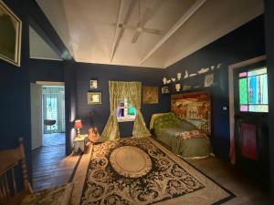 Katil atau katil-katil dalam bilik di Workmans Cottage