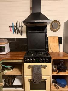 Dapur atau dapur kecil di Workmans Cottage