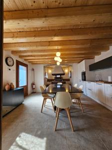 a kitchen and dining room with a table and chairs at Alla Rocca Storica in Cavallino-Treporti
