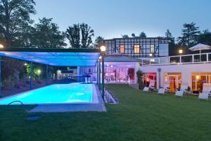 Bazén v ubytování Best Western Plus Ostseehotel Waldschloesschen nebo v jeho okolí