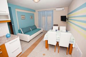 TV a/nebo společenská místnost v ubytování Apartment Zadar Diklo Borik Vir