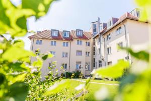 a large building with windows on the side of it at PLAZA INN Blankenburg Ditzingen, Sure Hotel Collection in Ditzingen