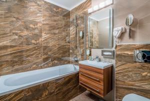 Kúpeľňa v ubytovaní Best Western Plus Celebrity Suites