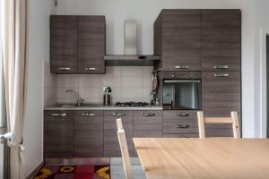 Kuchyň nebo kuchyňský kout v ubytování Appartamento Ai Giardini