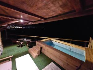 an overhead view of a room with a table and a pool at Wadi ashab chalets شاليهات وادي الشاب in Sur