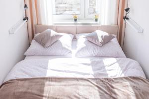 Ένα ή περισσότερα κρεβάτια σε δωμάτιο στο Jasna Przystań