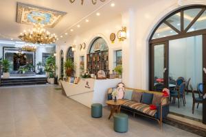 Χώρος καθιστικού στο Roza Palace Cat Ba +92 φωτογραφίες