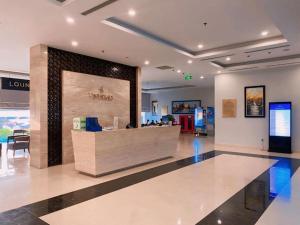 a lobby of a store with a counter and a restaurant at Vinhome Green Bay Căn Hộ Chung Cư Cao Cấp in Hanoi