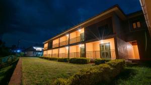 Budova, kde se hotel nachází + 15 fotografií