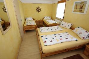 Postel nebo postele na pokoji v ubytování Ferienwohnung Julia Metzger