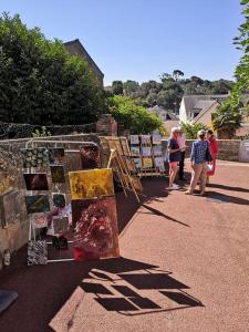 a group of people walking down a street at maison située à 300 mètres de la thalasso de Pornic et des plages in Pornic