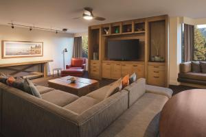 TV a/nebo společenská místnost v ubytování Hyatt Regency Lake Tahoe Resort, Spa & Casino