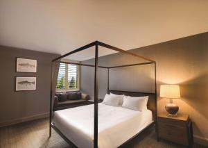 Postel nebo postele na pokoji v ubytování Hyatt Regency Lake Tahoe Resort, Spa & Casino