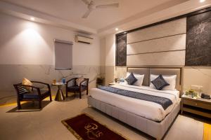 Postel nebo postele na pokoji v ubytování Hotel DELHI 37 by STAR GROUP