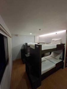 Voodi või voodid majutusasutuse Rudhil's Place Hotel toas