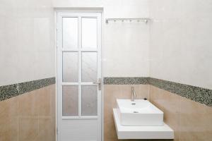 Koupelna v ubytování B Syariah Guest House