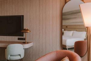 Hilton Swinoujscie Resort And Spa的电视和/或娱乐中心