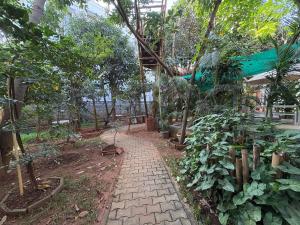 Κήπος έξω από το Garden Oasis Retreat