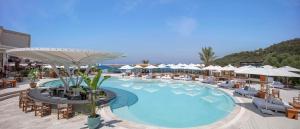 A piscina localizada em Susona Bodrum, LXR Hotels & Resorts ou nos arredores