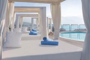A piscina localizada em Susona Bodrum, LXR Hotels & Resorts ou nos arredores