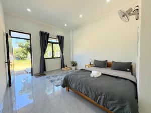 a bedroom with a large bed in a room at Homestay Nhà Của Gạo in Kon Tum
