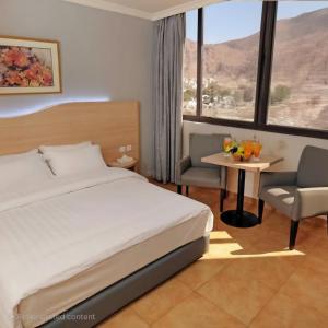 Ένα ή περισσότερα κρεβάτια σε δωμάτιο στο Golden Lotus hotel Aqaba