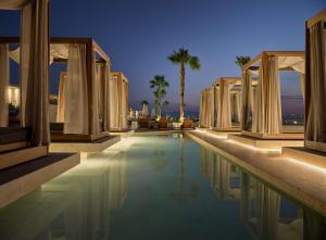 The Royal Senses Resort & Spa Crete, Curio Collection by Hilton内部或周边的泳池